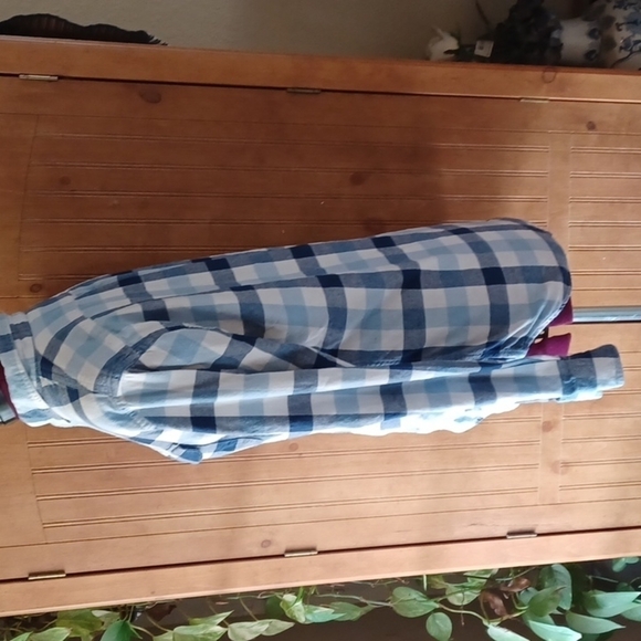 Old Navy Flannel Button Down Slim Fit Shirt - Picture 3 of 6